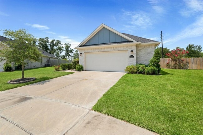 Building Photo - 31711 Azzaro Cir