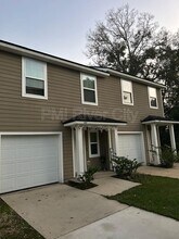 Building Photo - 7608 Rain Forest Dr N