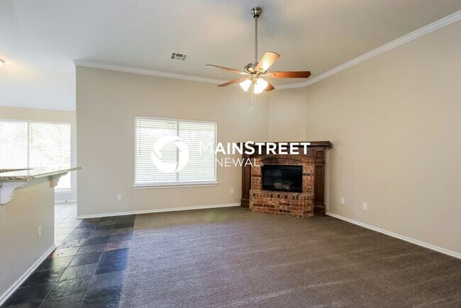 Photo - 3 Bedroom Pet-Friendly Home in Yukon, OK w...