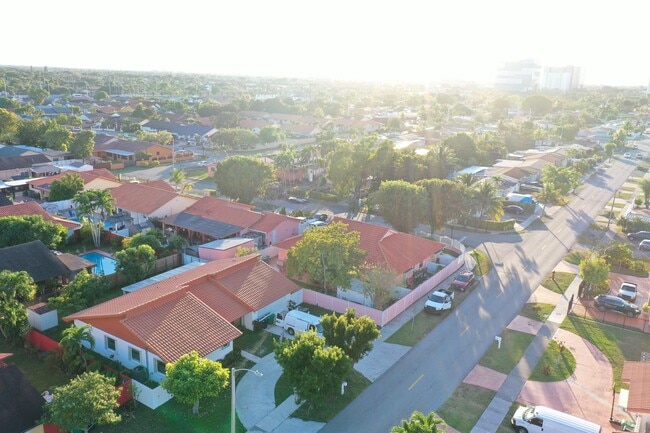 Foto del edificio - 9972 SW 4th St