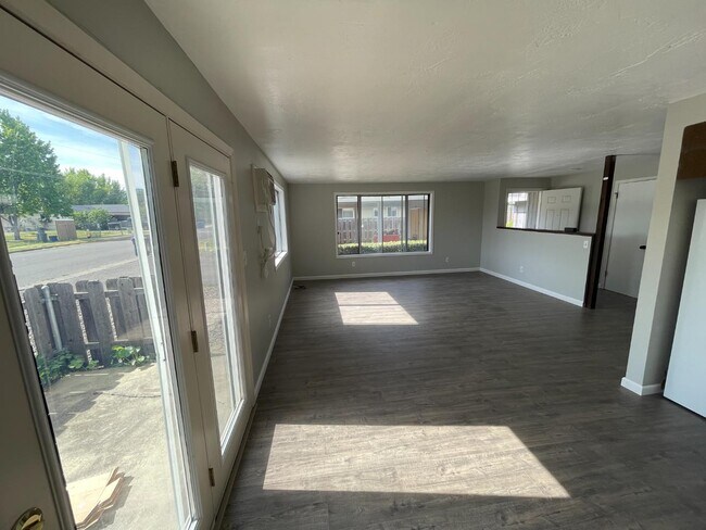 Foto del edificio - 577 N Laurel St