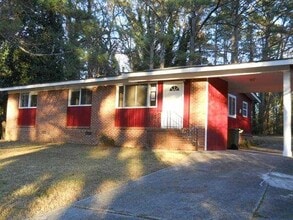 Building Photo - 876 Laurelmont Dr SW
