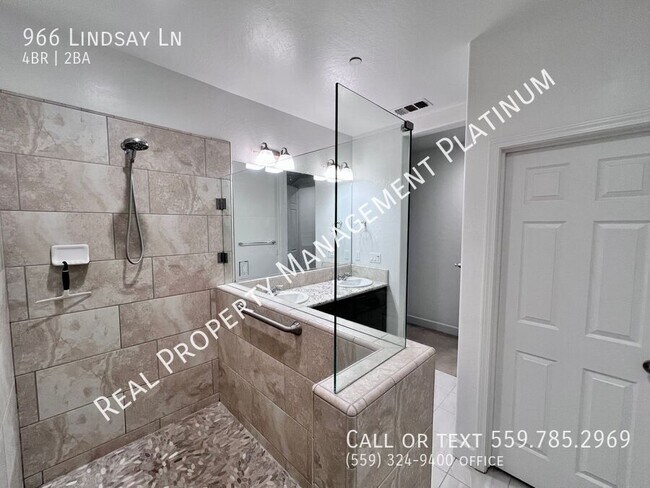 Foto del edificio - 966 Lindsay Ln