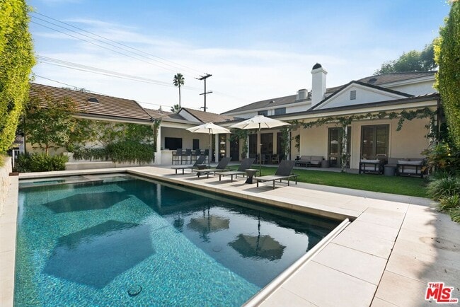 Foto del edificio - 506 N Rexford Dr