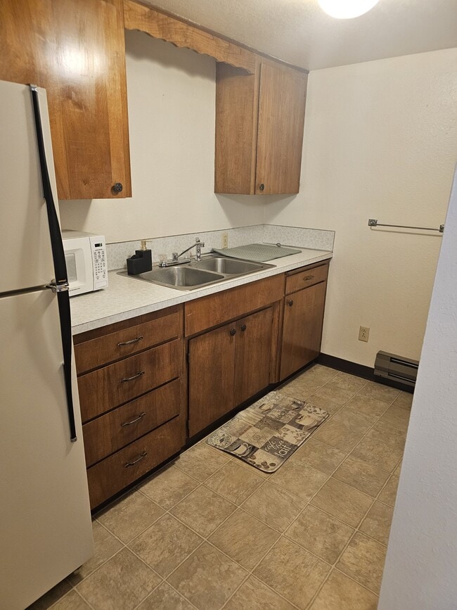 Building Photo - 419 SW Paiute St