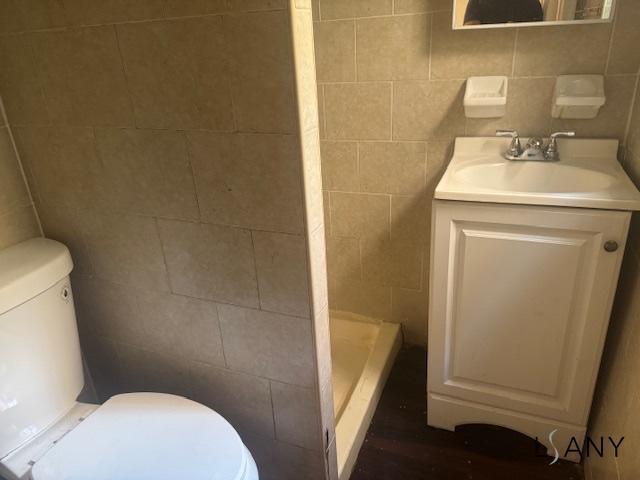 Foto del edificio - 3 bedroom in BRONX NY 10458