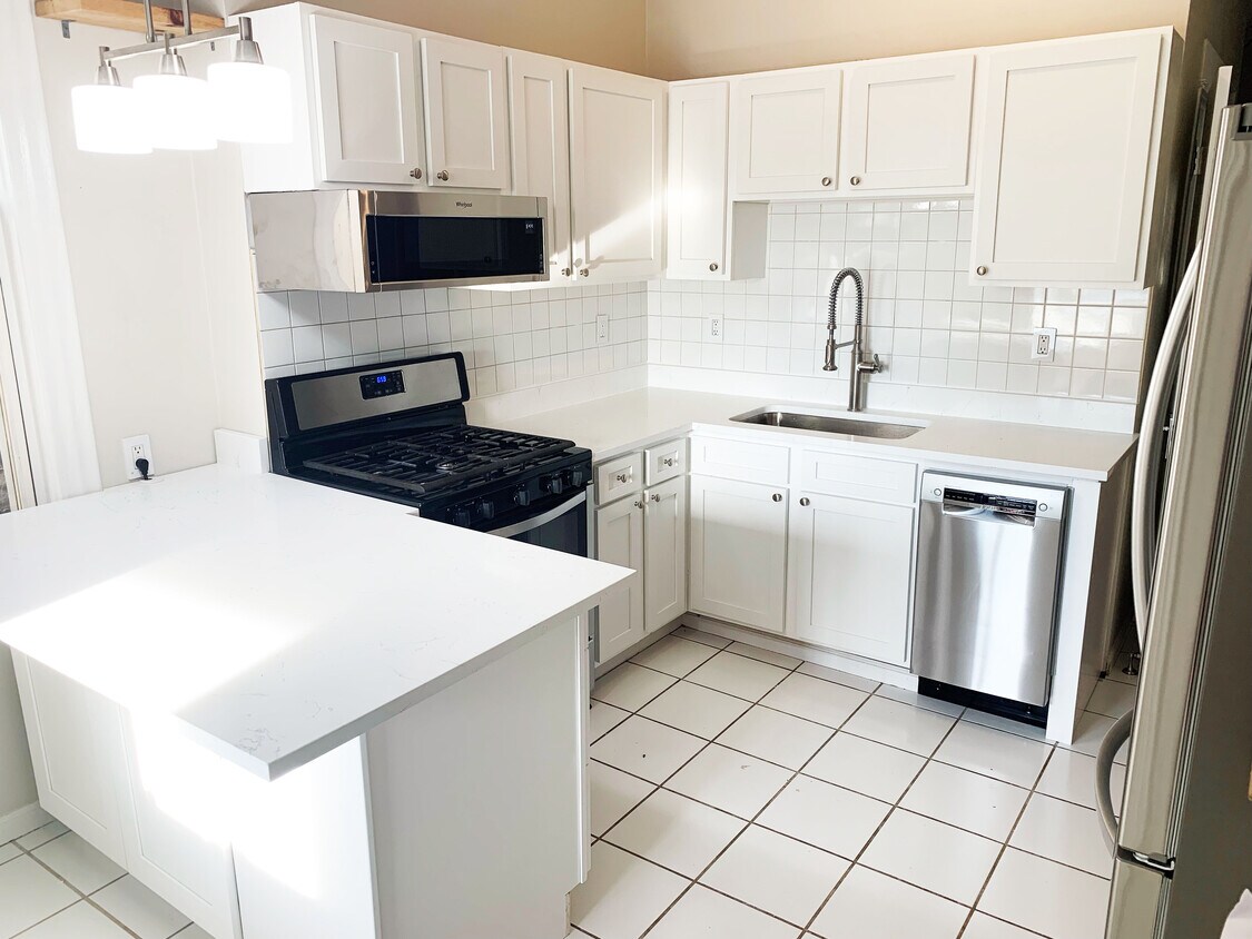 Primary Photo - 5123 N Ashland Ave