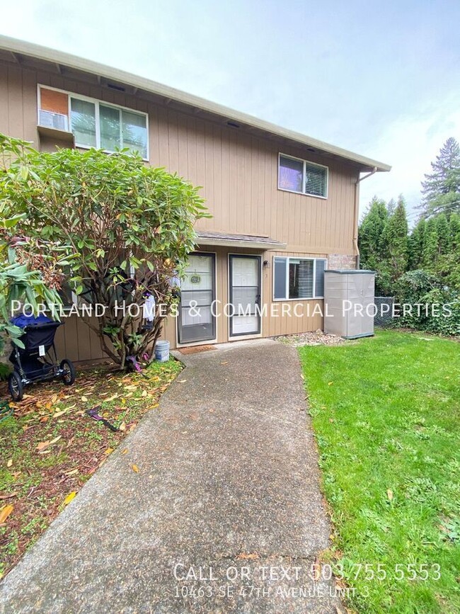 Building Photo - Milwaukie Triplex - 2 Bedroom