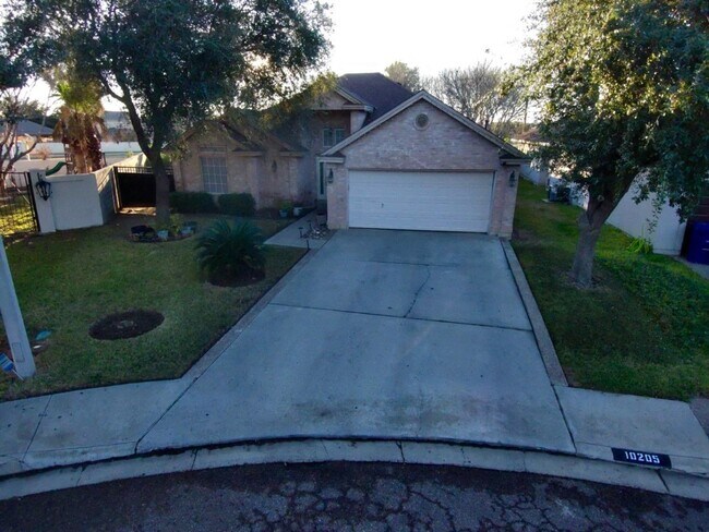 Building Photo - 10205 Manzanares Dr