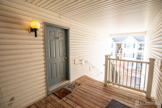 Building Photo - 1337 Waterford Dr