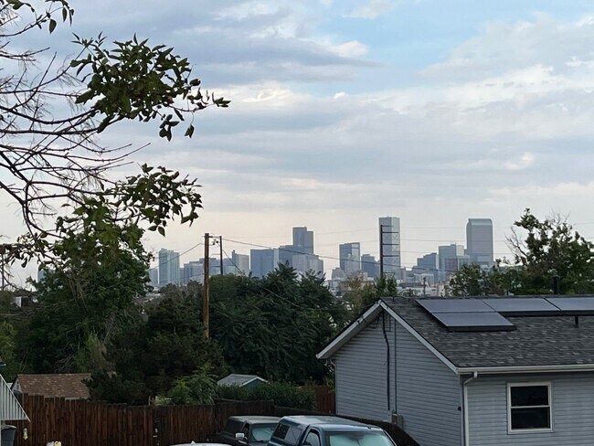 Foto del edificio - 1470 W Alaska Pl