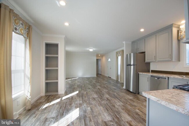 Building Photo - 17 Loxley Ln