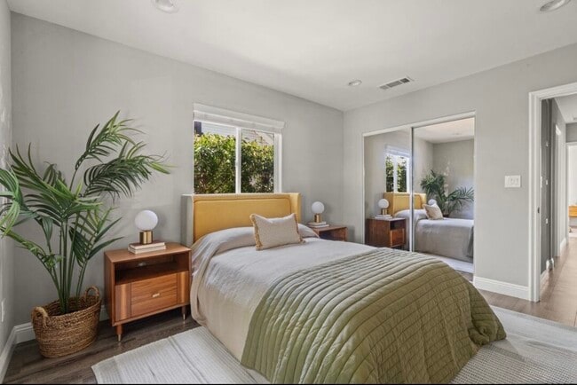 Room 1 - 5434 4th Ave