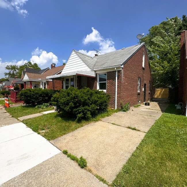 Building Photo - 18624 Hamburg St