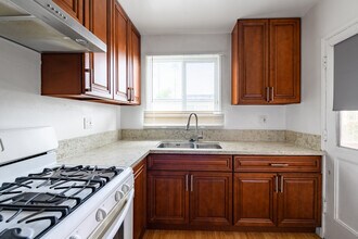 Building Photo - 2032 Delaware Ave