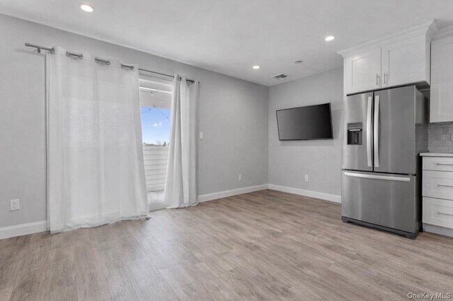 Foto del edificio - 616 E Broadway