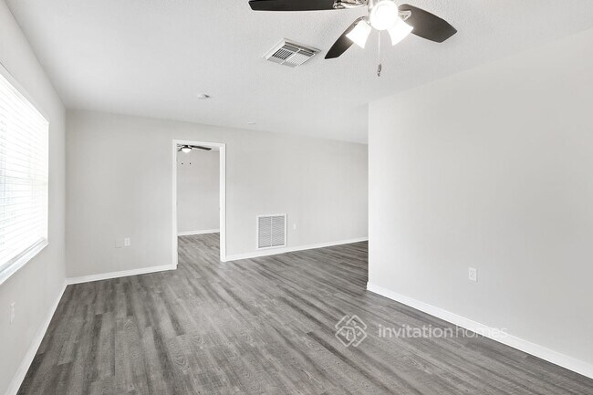 Foto del edificio - 8149 Monarch Dr