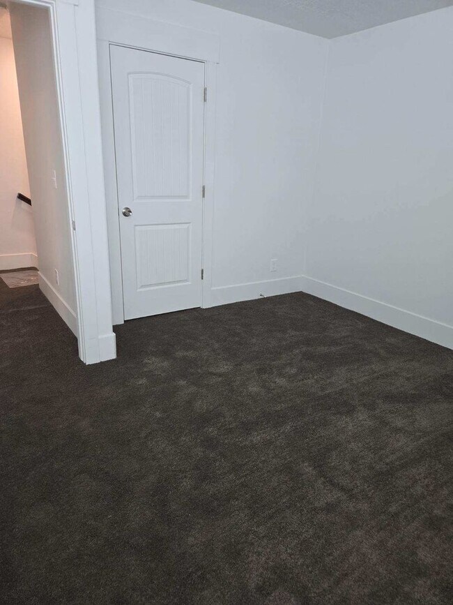 Foto del edificio - 2 bedroom 2.5 bath townhome