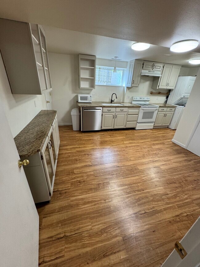 Building Photo - 891 N 300 W