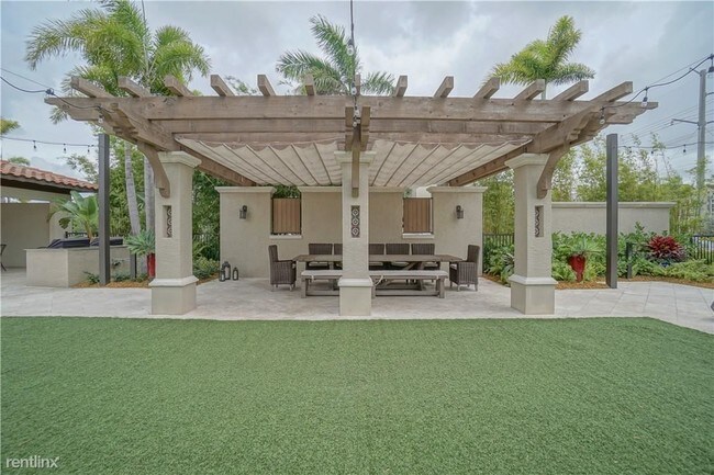 Foto del edificio - 1 br, 1 bath Apartment - 1032 NW 87th Ave