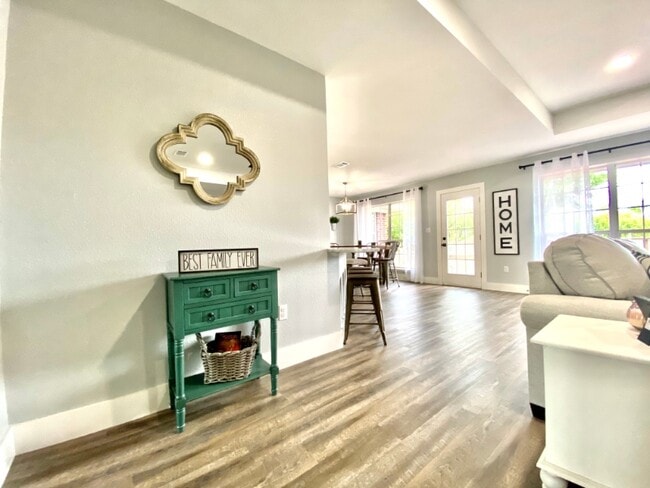 Building Photo - 110 Honeysuckle Ct