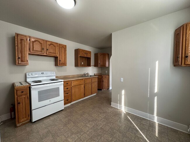 Building Photo - 208