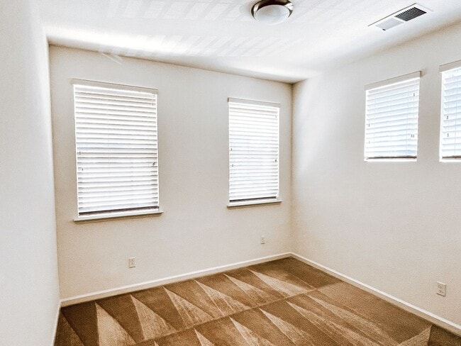 Foto del edificio - Upgraded Dublin Townhome near Emerald Park Elementary