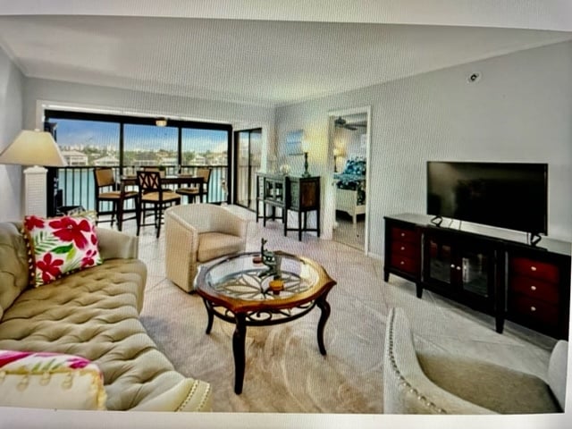 Living Room - 271 Southbay Dr