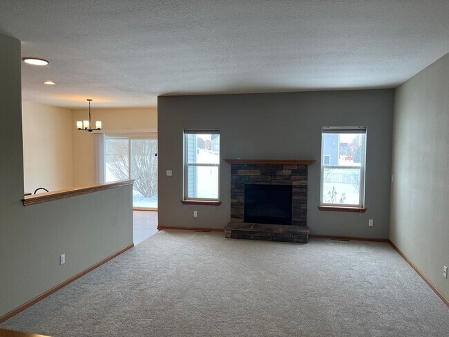 Building Photo - 3 Bedroom 2.5 Bath single family House