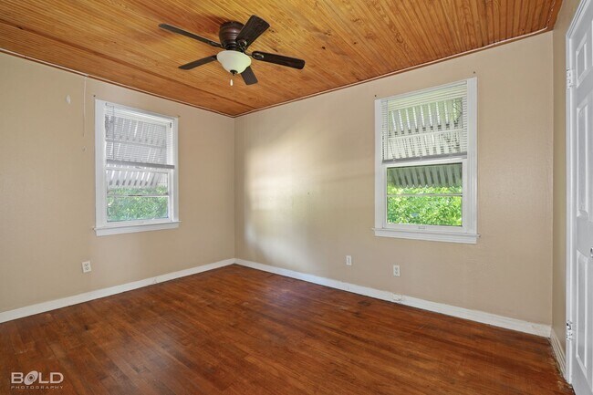 Foto del edificio - 902 1/2 Gladstone Blvd-