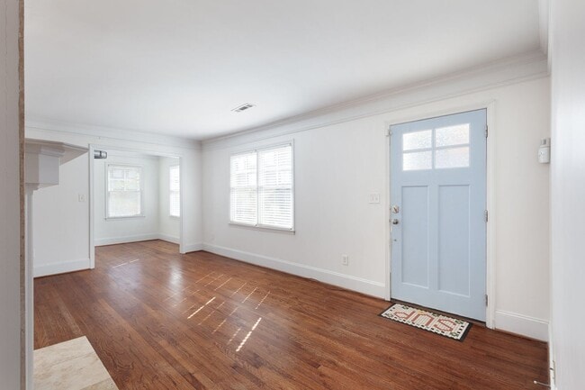 Photo - Updated 3/2 Bungalow w/ Large Backyard & M... House