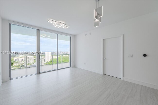 Foto del edificio - 2411 Laguna Cir