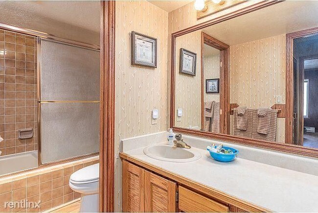 Building Photo - 1 br, 1 bath  - 150 W Ridge View St # 220