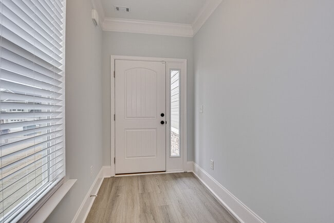 Building Photo - 926 Holbrook Dr