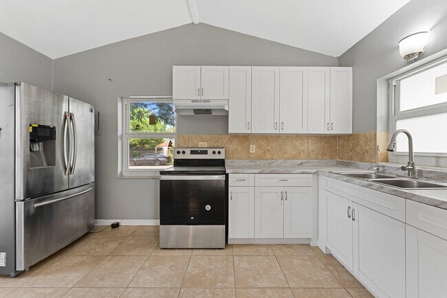 Building Photo - 6124 SW 38th St