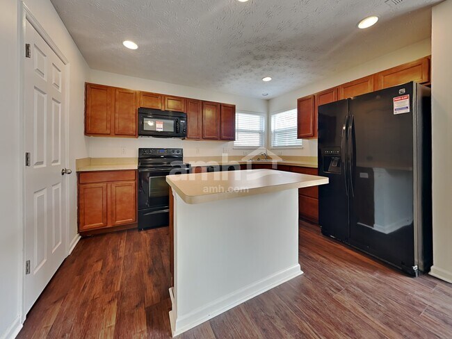 Foto del edificio - 903 Regency Ct