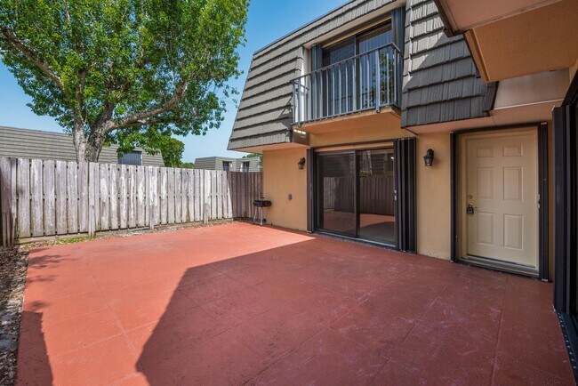 Building Photo - 402 4th Way