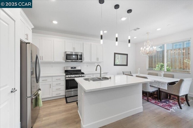 Foto del edificio - 300 Hideaway Ln