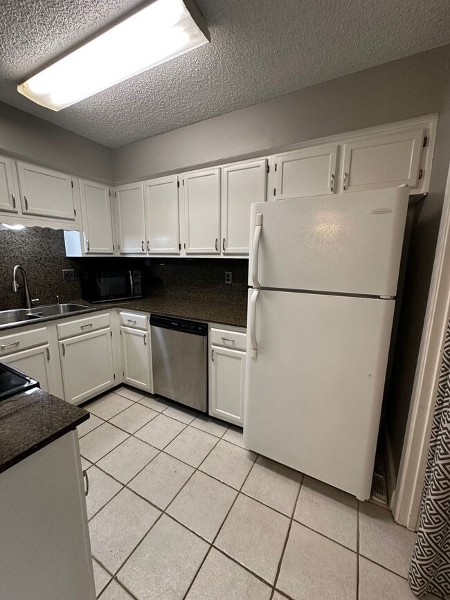 Building Photo - 6212 Stumberg Ln