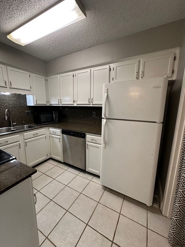 Foto del edificio - 6212 Stumberg Ln