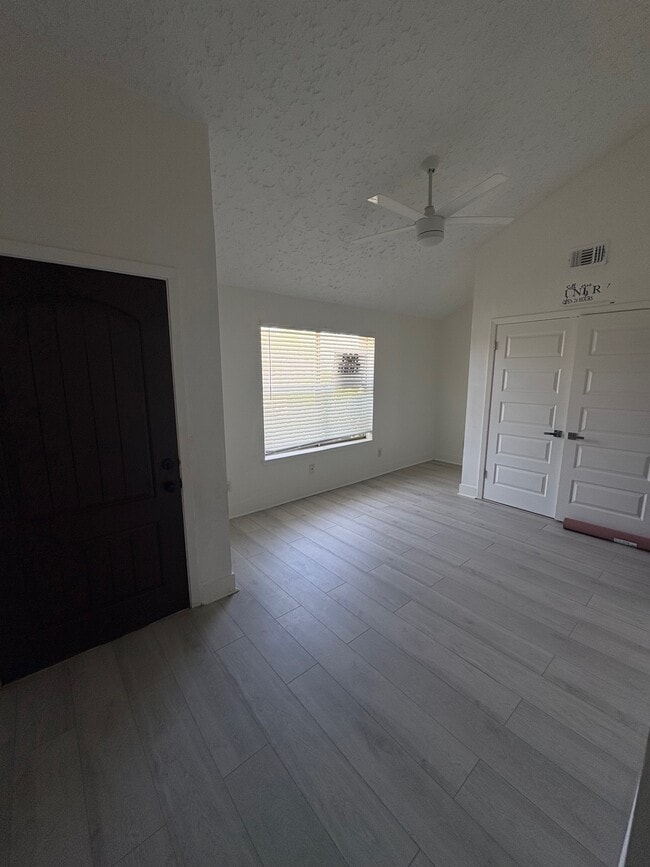 Building Photo - 3723 Westmeadow Dr