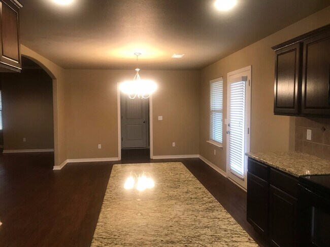 Foto del edificio - 7408 Topeka Dr