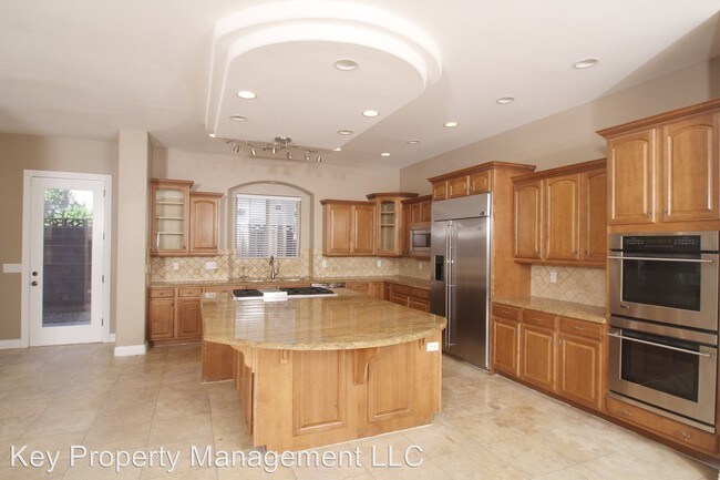 Building Photo - 4 br, 5.5 bath House - 8275 W. Torino Ave