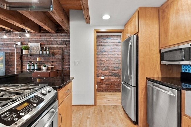 57 Fulton St