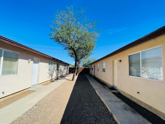 Foto del edificio - 1188 N Riverview Blvd