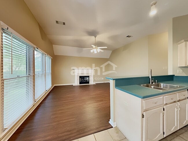 Foto del edificio - 1226 Sweetie Dr