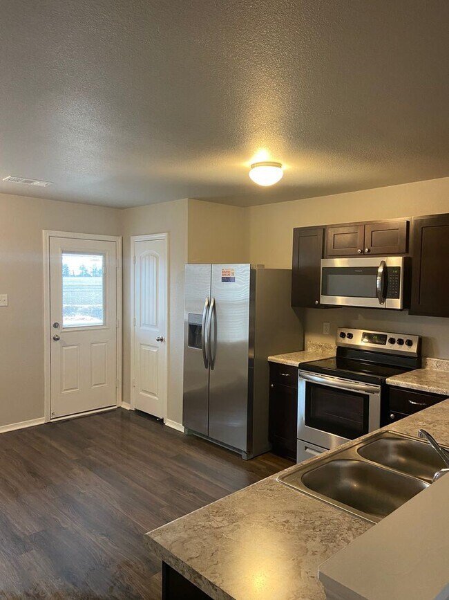 Building Photo - *Pre-Leasing* Four Bedroom | Two Bathroom ...