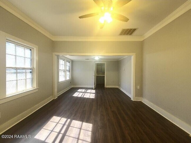 Foto del edificio - 1063 Mouton Ave
