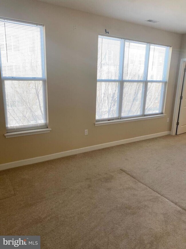 Building Photo - 2517 Sayles Pl SE