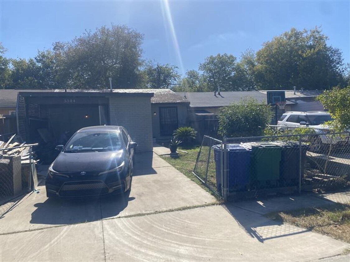 Foto principal - 2/1 Townhouse with covered parking